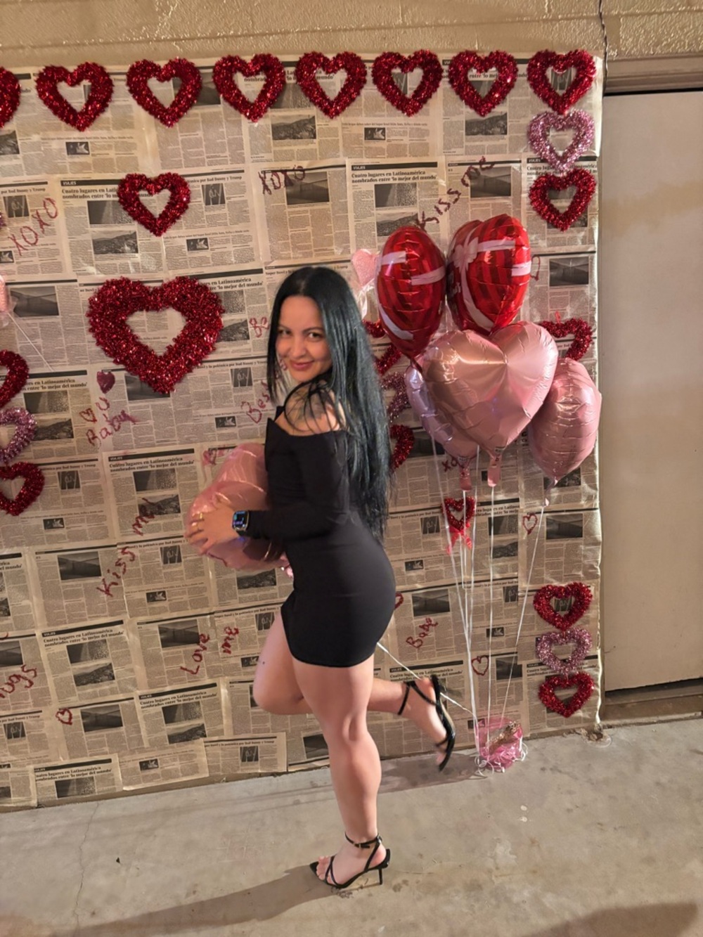 PrettyLittleThing Black Long Sleeve V-Neck Bodycon Dress